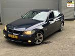 BMW 3-serie 318i Business Line / NAVI MULTIEMEDIA / RIJDT SC, Parkeersensor, Achterwielaandrijving, Blauw, Origineel Nederlands