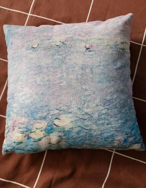 Kussen met de waterlelies van Monet, Huis en Inrichting, Woonaccessoires | Kussens, Zo goed als nieuw, Vierkant, Ophalen of Verzenden