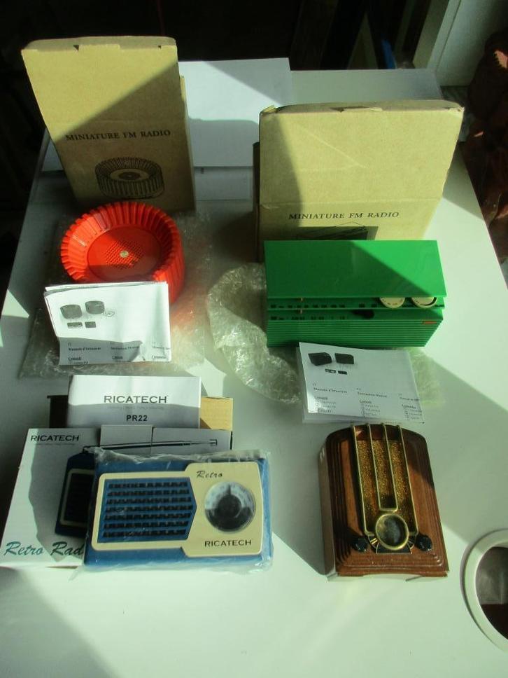 4 (Replica) transistor radiootjes. 3x PRC en 1x Nederland., Antiek en Kunst, Antiek | Tv's en Audio, Ophalen of Verzenden