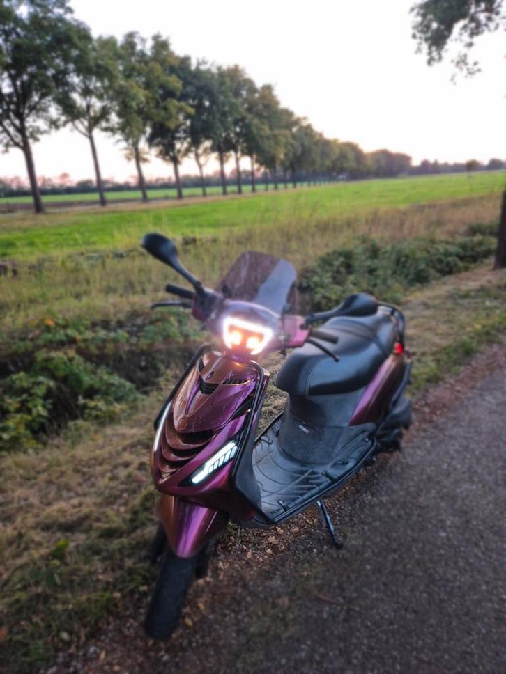Piaggio zip 4T 50CC Full option, Fietsen en Brommers, Scooters | Piaggio, Zo goed als nieuw, Zip, Maximaal 45 km/u, Benzine, Ophalen