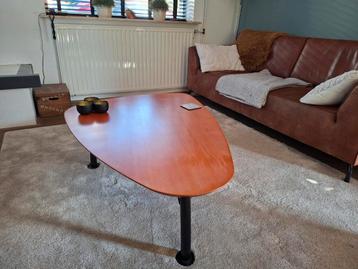 Design salontafel kersenhout met zwarte metalen poten beschikbaar voor biedingen