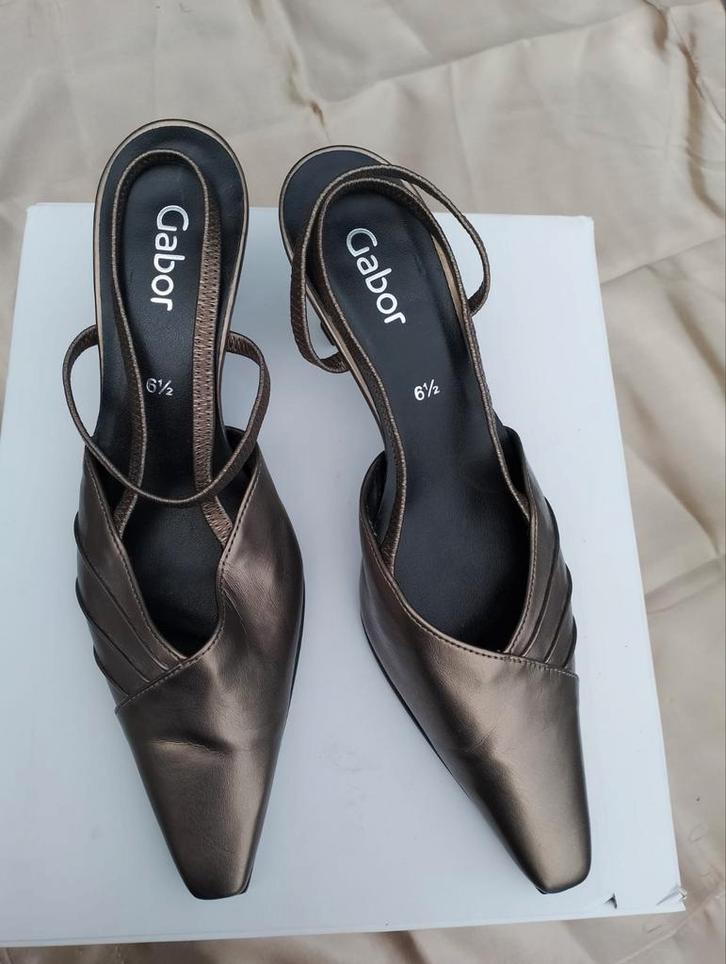 GABOR prachtige elegante pums, 6 1/2(40.5) mooi model, Kleding | Dames, Schoenen, Zo goed als nieuw, Pumps, Beige, Verzenden