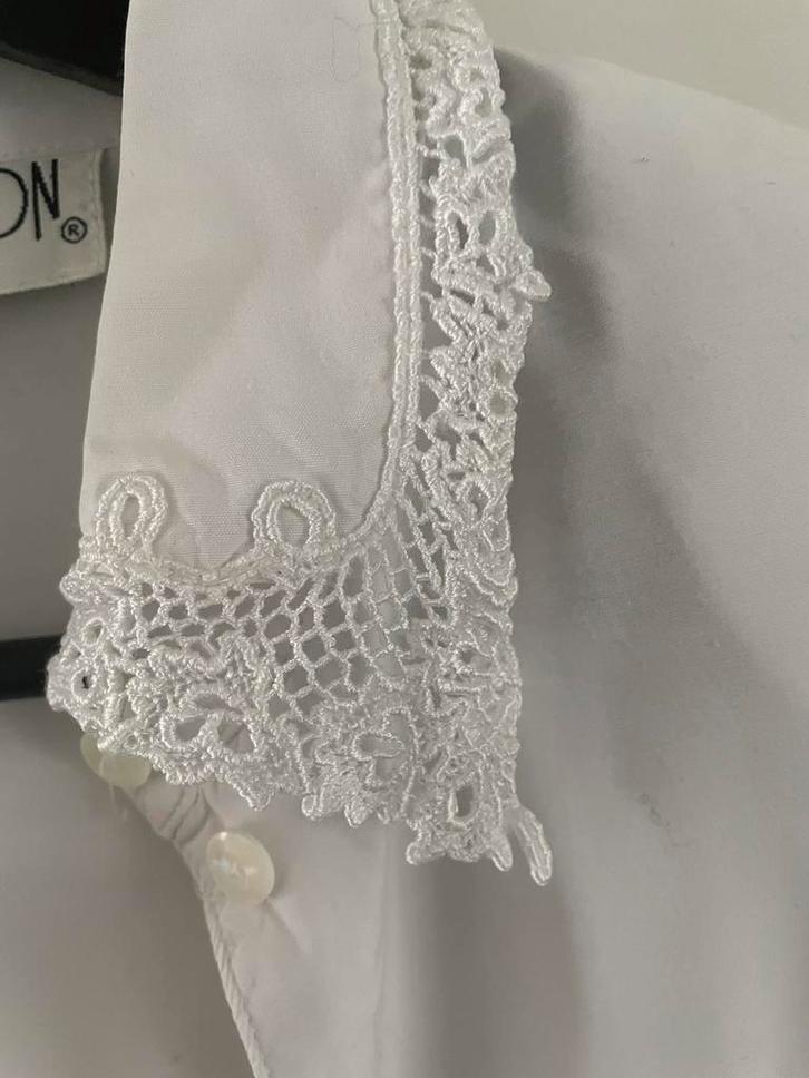 Exclusieve witte mooie blouse Cartoon mt38 met chique kraag, Kleding | Dames, Blouses en Tunieken, Zo goed als nieuw, Maat 42/44 (L)