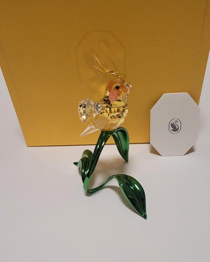 Swarovski 2026 Nieuw Idyllia Valkparkiet. Kristallijn Shop., Verzamelen, Swarovski, Nieuw, Figuurtje, Verzenden