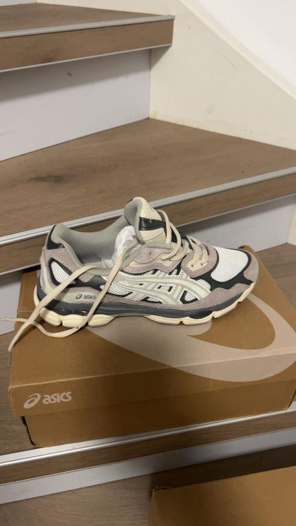 Asics, Ophalen of Verzenden, Zo goed als nieuw, Wit, Sneakers of Gympen