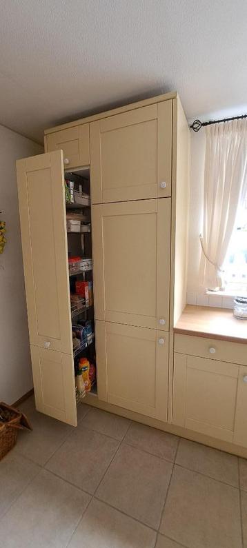 Apothekerskast 2,35 mtr hoog en 40 cm breed