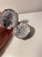 Bergkristal geode 247gr, Verzamelen, Mineralen en Fossielen, Ophalen of Verzenden