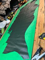 Soldaat groen leer lap 1.3 mm dikte iets stug en glad A-36, 120 cm of meer, Ophalen of Verzenden, Zo goed als nieuw, Katoen