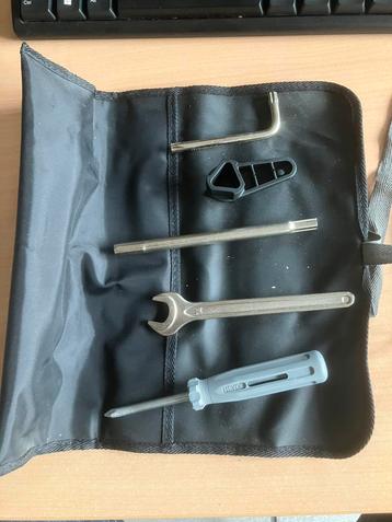 BMW gereedschap set R1200 R gereedschapset, en andere types beschikbaar voor biedingen