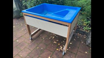 Schilte Zandwatertafel, zwenkwielen. beschikbaar voor biedingen