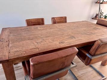 Robuuste Teakhouten Eettafel met 6 Leren Stoelen beschikbaar voor biedingen