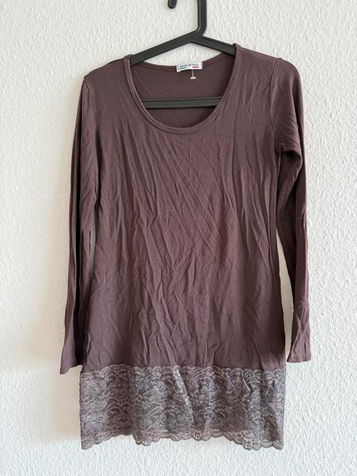 Bruine longsleeve met kanten onderrand, maat M, Kleding | Dames, Tops, Zo goed als nieuw, Maat 38/40 (M), Bruin, Lange mouw, Ophalen of Verzenden