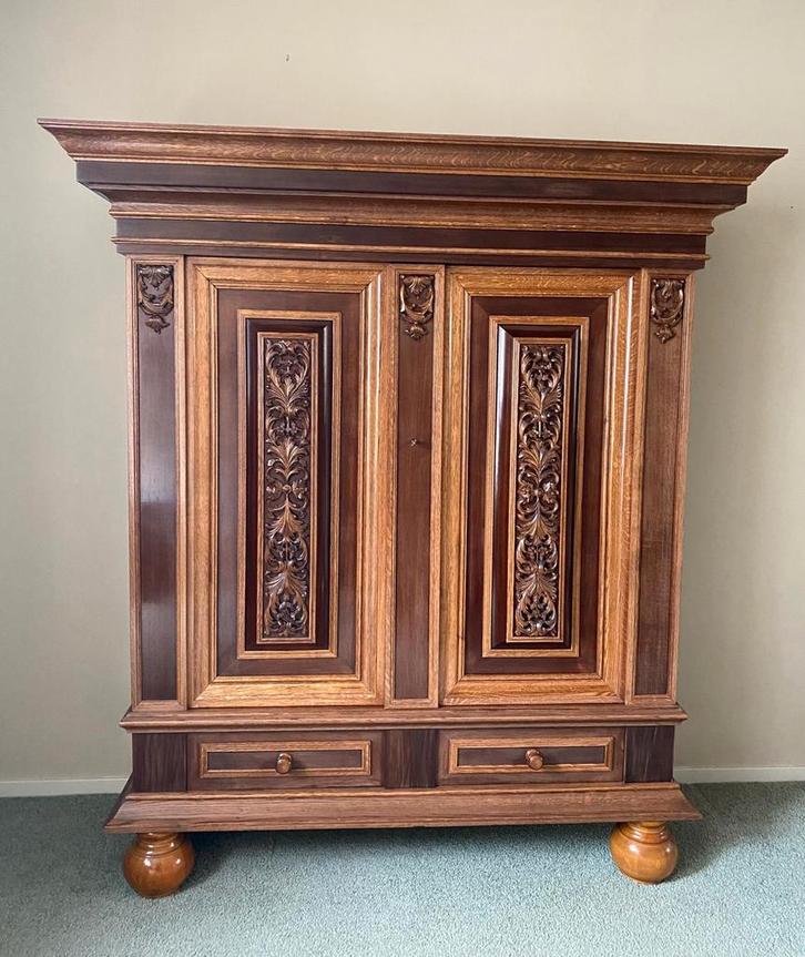 stijlvolle tweedeurs kussenkast met 2 planken e2 laden., Antiek en Kunst, Antiek | Meubels | Kasten, Ophalen of Verzenden