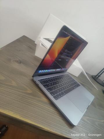 Macbook pro beschikbaar voor biedingen