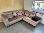Nieuwe taupe bank! 2zits + ottomaan, Ophalen, Nieuw
