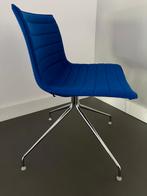 Arper | Catifa | Vergaderstoel | Bureaustoel | 2x Draaistoel, Huis en Inrichting, Stoelen, Ophalen, Twee, Blauw, Zo goed als nieuw