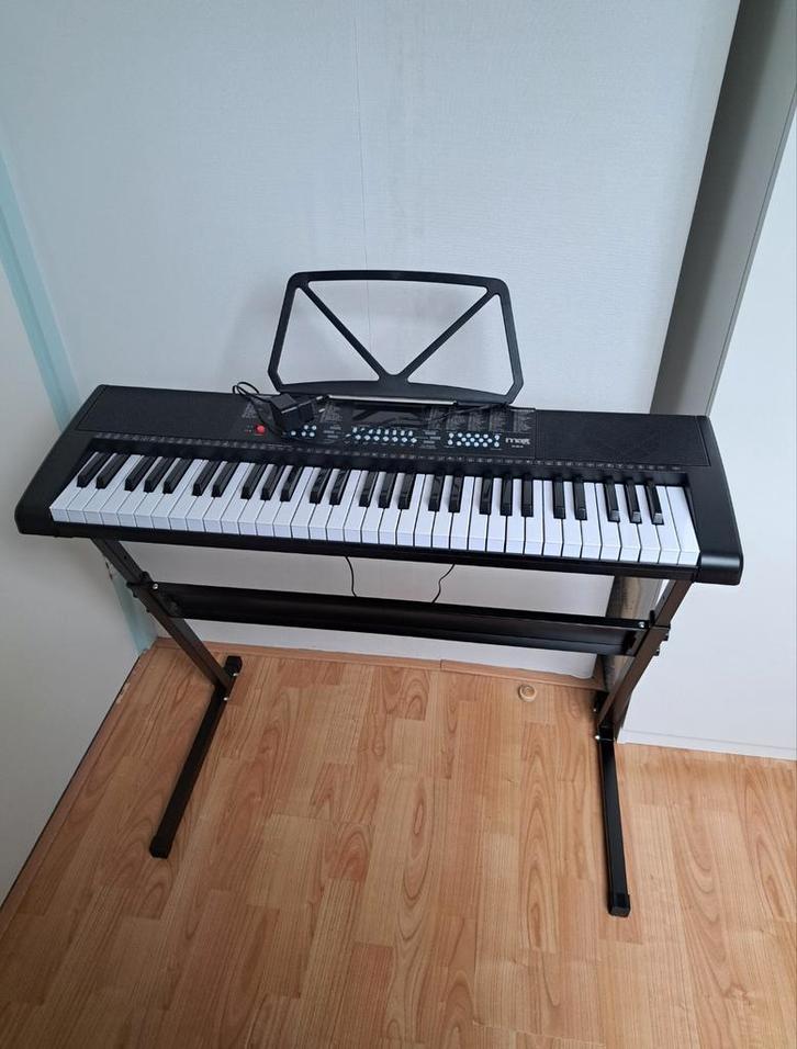 MAX KB4 Keyboard – 61 Toetsen + Standaard, Bankje & Meer, Muziek en Instrumenten, Keyboards, Zo goed als nieuw, 61 toetsen, Overige merken