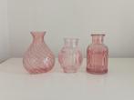 mini kleine vaasjes glas roze reliëf, Huis en Inrichting, Woonaccessoires | Vazen, Overige kleuren, Ophalen of Verzenden, Minder dan 50 cm