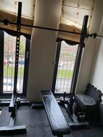 Set van fitnessaparatuur (incl. squat rack, plates en bar), Sport en Fitness, Krachtstation, Ophalen of Verzenden, Zo goed als nieuw
