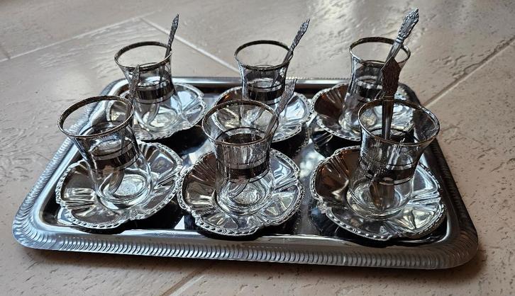 Vintage Turks theeservies – compleet – Yılmaz / Şah, Huis en Inrichting, Woonaccessoires | Dienbladen, Zo goed als nieuw, Metaal
