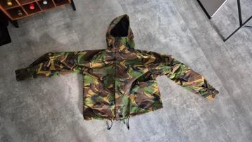 Militaire jas en broek beschikbaar voor biedingen