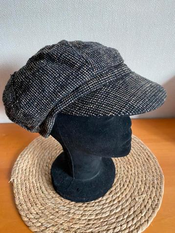 Vintage katoenen pet beschikbaar voor biedingen