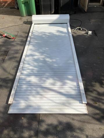 wit electrisch deur rolluik breed 1.05 x 2.70,5 mtr hoog beschikbaar voor biedingen