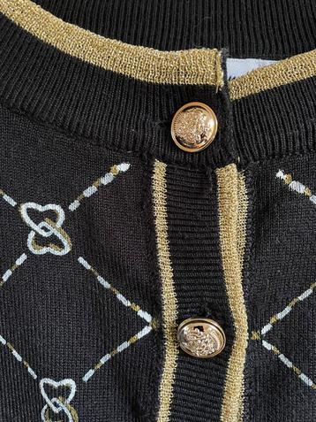Mooi vest maat 38/40 beschikbaar voor biedingen