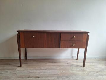 Van Teeffelen lowboard, dressoir beschikbaar voor biedingen