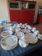 ROYAL ABERT. Ontbijt, thee en diner servies "Lavender rose"., Ophalen
