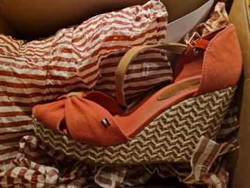 Tommy hillfinger schoenen beschikbaar voor biedingen