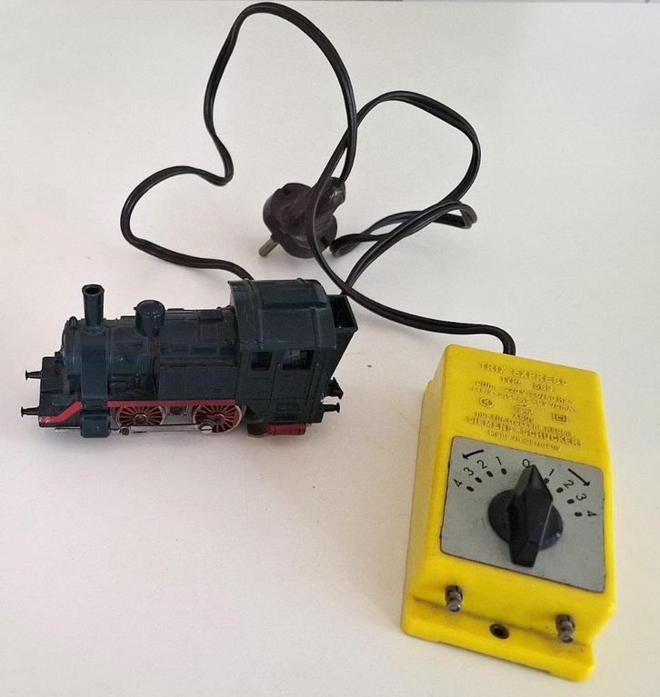 Donkergroen batterijlocje + trafo Trix Express, Hobby en Vrije tijd, Modeltreinen | H0, Gebruikt, Locomotief, Gelijkstroom, Trix