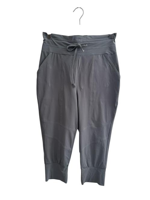 Studio Anneloes korte broek S, Kleding | Dames, Broeken en Pantalons, Zo goed als nieuw, Maat 38/40 (M), Grijs, Kort, Ophalen