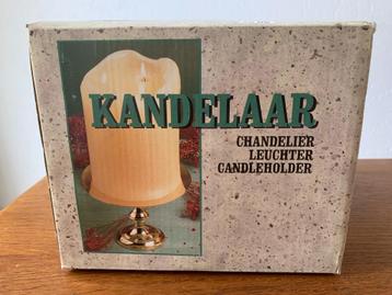 "Koperen Kandelaar op Voet" Nieuw in Doos beschikbaar voor biedingen
