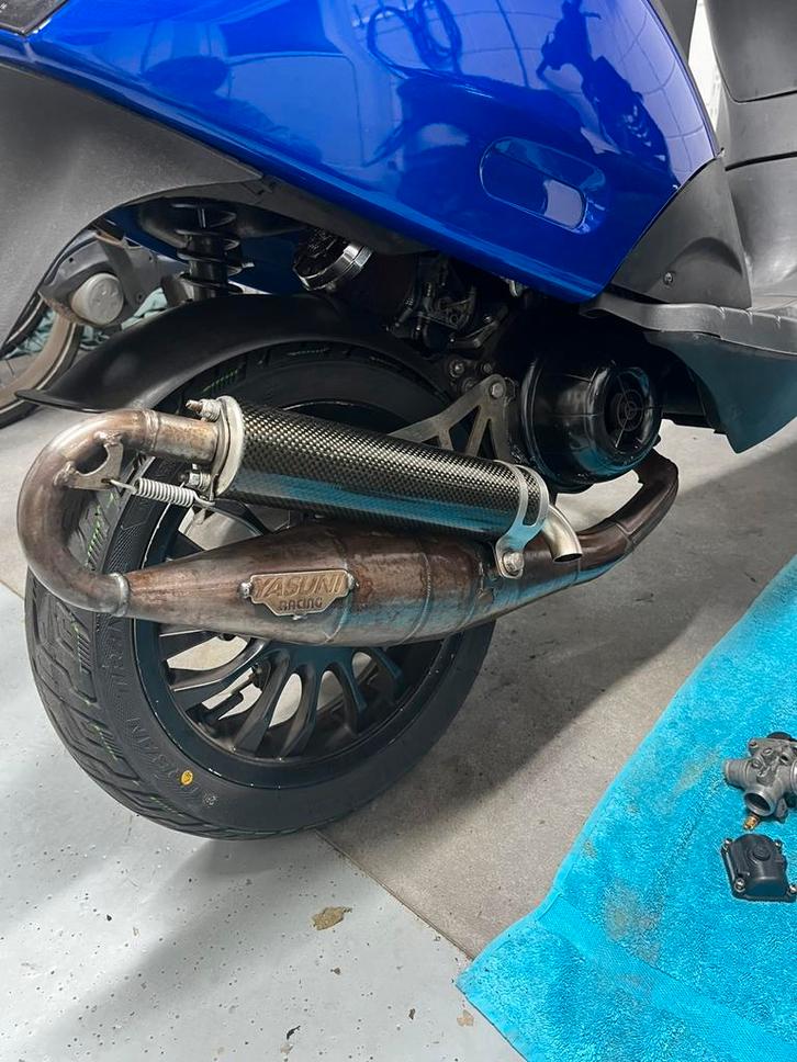Nette yasuni r carbon piaggio, Fietsen en Brommers, Brommers | Tuning en Styling, Zo goed als nieuw, Ophalen of Verzenden