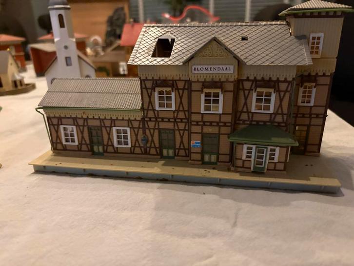 Plastic modelbouw huisjes, Hobby en Vrije tijd, Modelbouw | Figuren en Diorama's, Gebruikt, 1:50 of kleiner, Ophalen