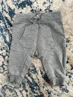 Nieuw grijs broekje Name It maat 50, Kinderen en Baby's, Babykleding | Maat 50, Nieuw, Name it, Ophalen of Verzenden, Jongetje
