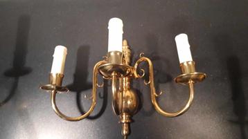 Messing, 3-arms wandlamp, elektrisch. beschikbaar voor biedingen
