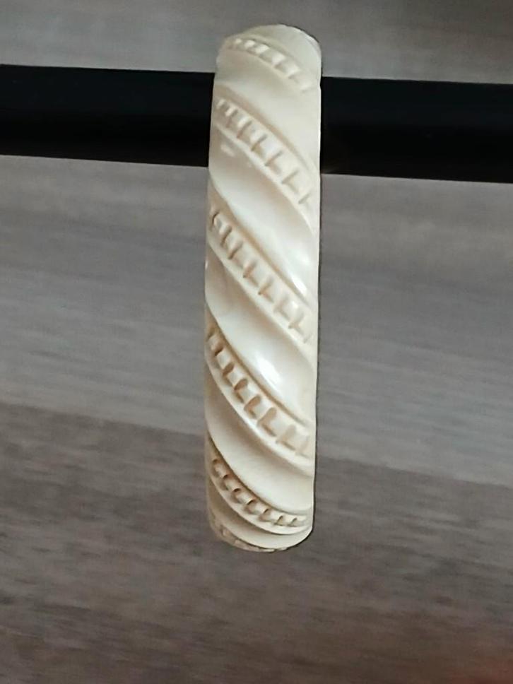 Armband. Hoorn of bot. , Sieraden, Tassen en Uiterlijk, Armbanden, Gebruikt, Overige materialen, Overige kleuren, Verzenden