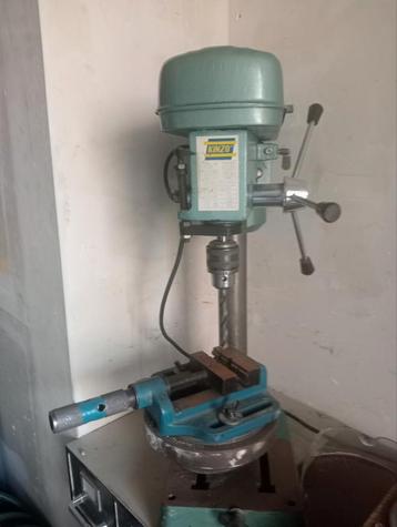 KINZO solide 13mm kolomboormachine 68cm hoog en 35cm breed beschikbaar voor biedingen