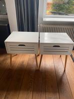 Twee nachtkastjes wit met bamboe, Huis en Inrichting, Slaapkamer | Nachtkastjes, Ophalen, Gebruikt, Minder dan 45 cm