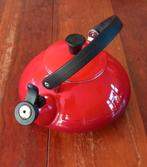 Le Creuset Zen fluitketel 1,5 liter Kersenrood / Rood, Ophalen of Verzenden, Zo goed als nieuw