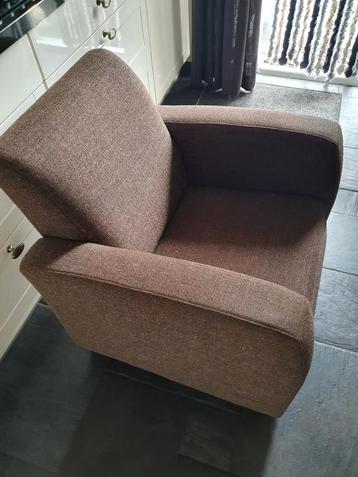 Zeer mooie en degelijke fauteuil bruin beschikbaar voor biedingen