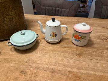 Servies setje emaille beschikbaar voor biedingen