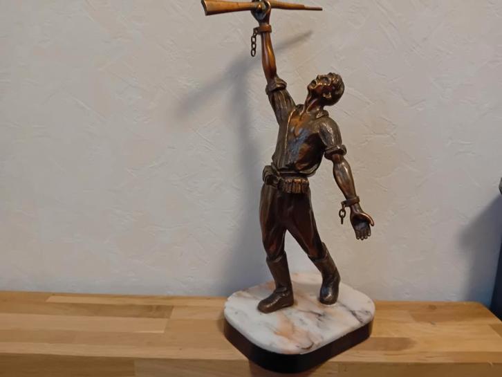 BRONZEN BEELD VRIJHEIDS  STRIJDER  BRONS  HONSIA, Antiek en Kunst, Kunst | Beelden en Houtsnijwerken, Ophalen of Verzenden