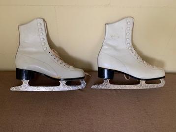 Kunstschaatsen wit maat 7/39 beschikbaar voor biedingen