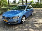 Volvo V60 T3 Momentum 2013 134000 KM, Auto's, Volvo, Voorwielaandrijving, 1596 cc, 74 €/maand, 4 cilinders