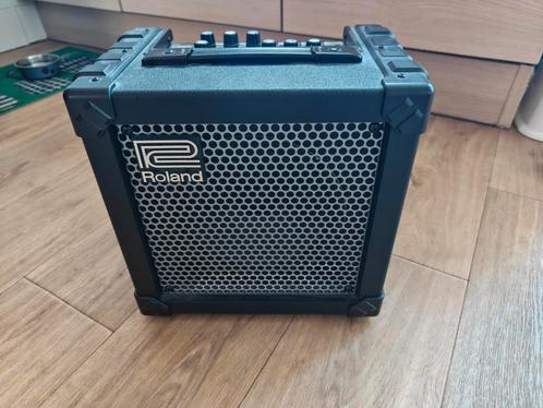 Veelzijdige en compacte Roland (Cube 15-x) versterker, Muziek en Instrumenten, Versterkers | Bas en Gitaar, Zo goed als nieuw