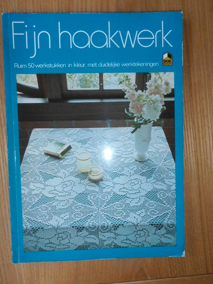 Fijn haakwerk 50 patronen, Boeken, Hobby en Vrije tijd, Zo goed als nieuw, Breien en Haken, Ophalen of Verzenden