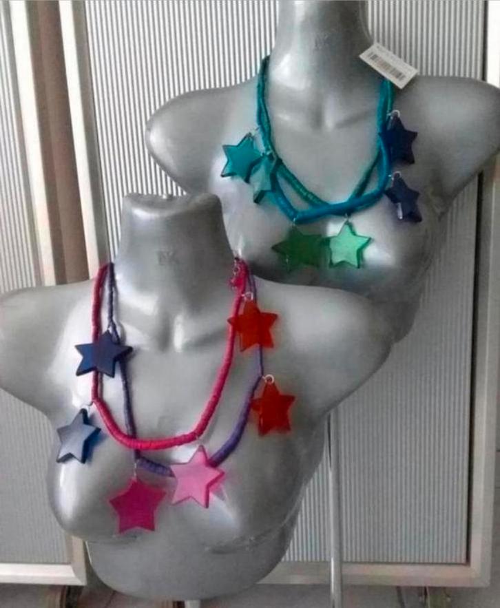 Manouk - houten ketting met transparante sterren, Sieraden, Tassen en Uiterlijk, Kettingen, Nieuw, Overige materialen, Blauw, Met hanger